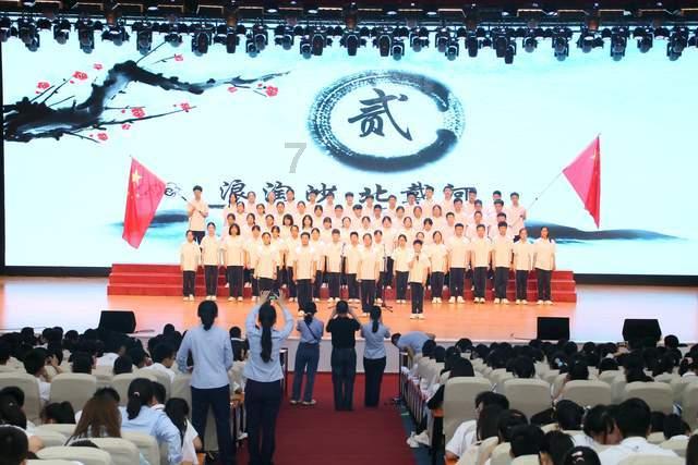 强硬表现!王哲林假投真突 三分线外碾着余嘉豪突破上篮